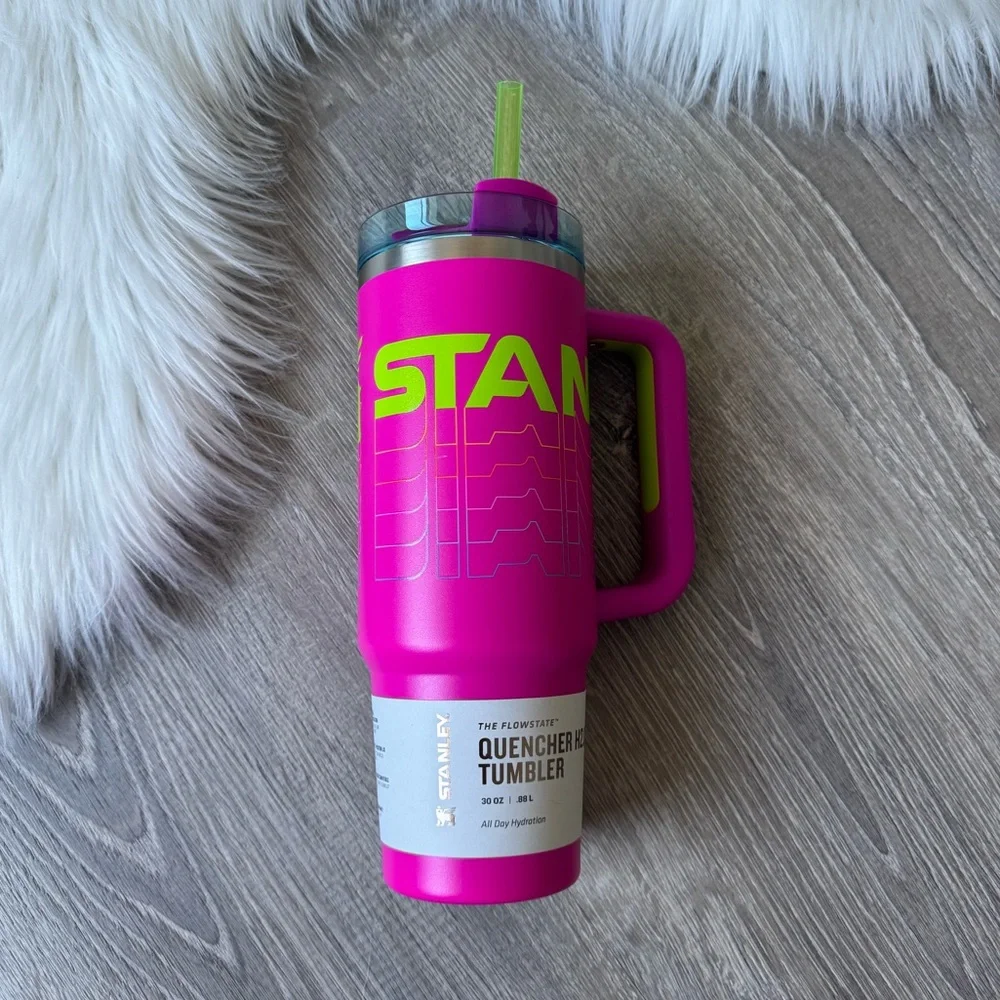 🩷 STANLEY The Vivid Violet Reverb 30oz Quencher H2.0 Flowstate Tumbler - Picture 1 of 6